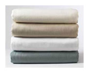BLANKETS IN PLAIN COLOURS FOR YOUR BEDROOM